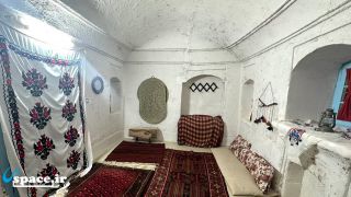 نمای داخلی اتاق 17 متری طبقه سوم اقامتگاه بوم گردی آیینه سیستان - زابل - زهک - روستای  قلعه نو